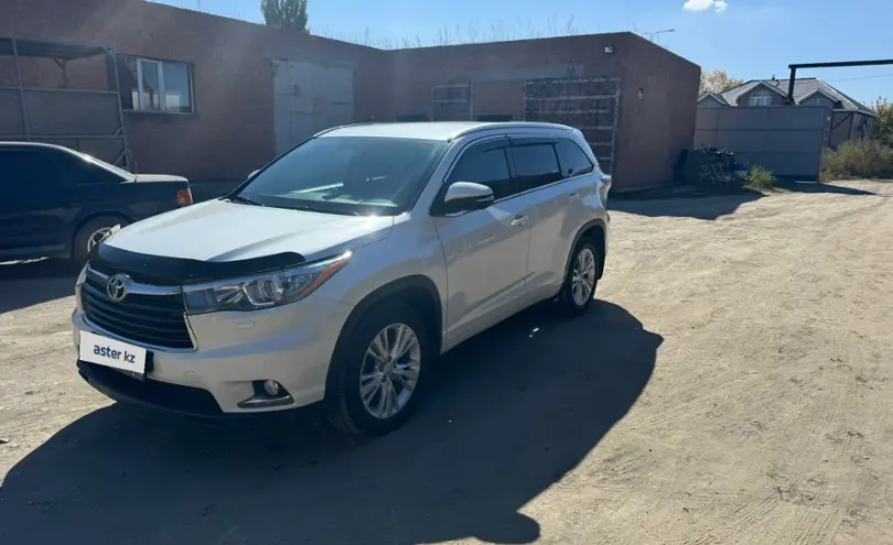 Toyota Highlander 2014 года за 16 500 000 тг. в Семей