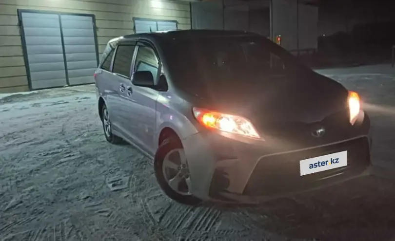 Toyota Sienna 2018 года за 15 500 000 тг. в Жетысуская область