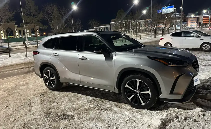 Toyota Highlander 2022 года за 26 000 000 тг. в Астана