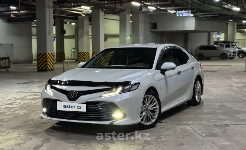 Toyota Camry 2019 года за 13 600 000 тг. в Астана