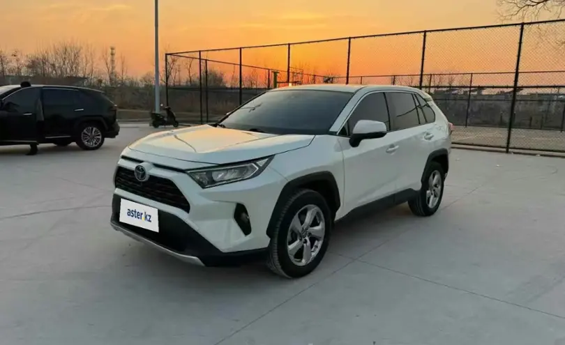 Toyota RAV4 2021 года за 11 931 924 тг. в Астана