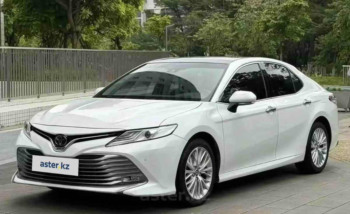 Toyota Camry 2020 года за 8 800 000 тг. в Астана