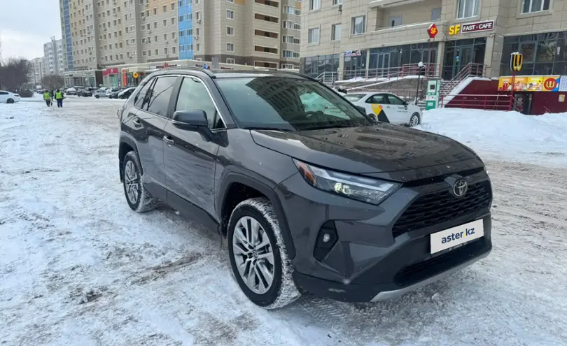 Toyota RAV4 2023 года за 22 000 000 тг. в Астана