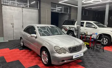 Mercedes-Benz C-Класс 2003 года за 3 500 000 тг. в Алматы фото 2