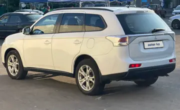 Mitsubishi Outlander 2013 года за 6 800 000 тг. в Алматы фото 2