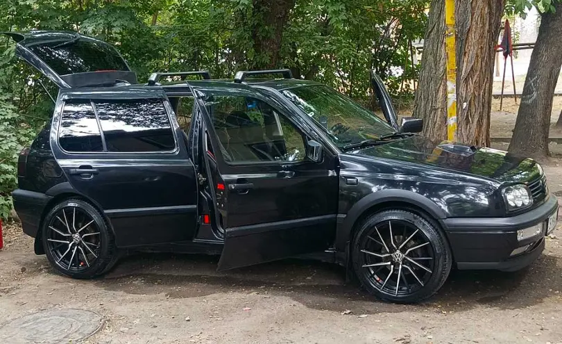 Volkswagen Golf 1995 года за 2 500 000 тг. в Алматы
