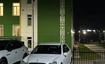 Mercedes-Benz C-Класс 2002 года за 2 100 000 тг. в Алматы