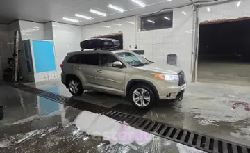 Toyota Highlander 2016 года за 15 300 000 тг. в Астана фото 2