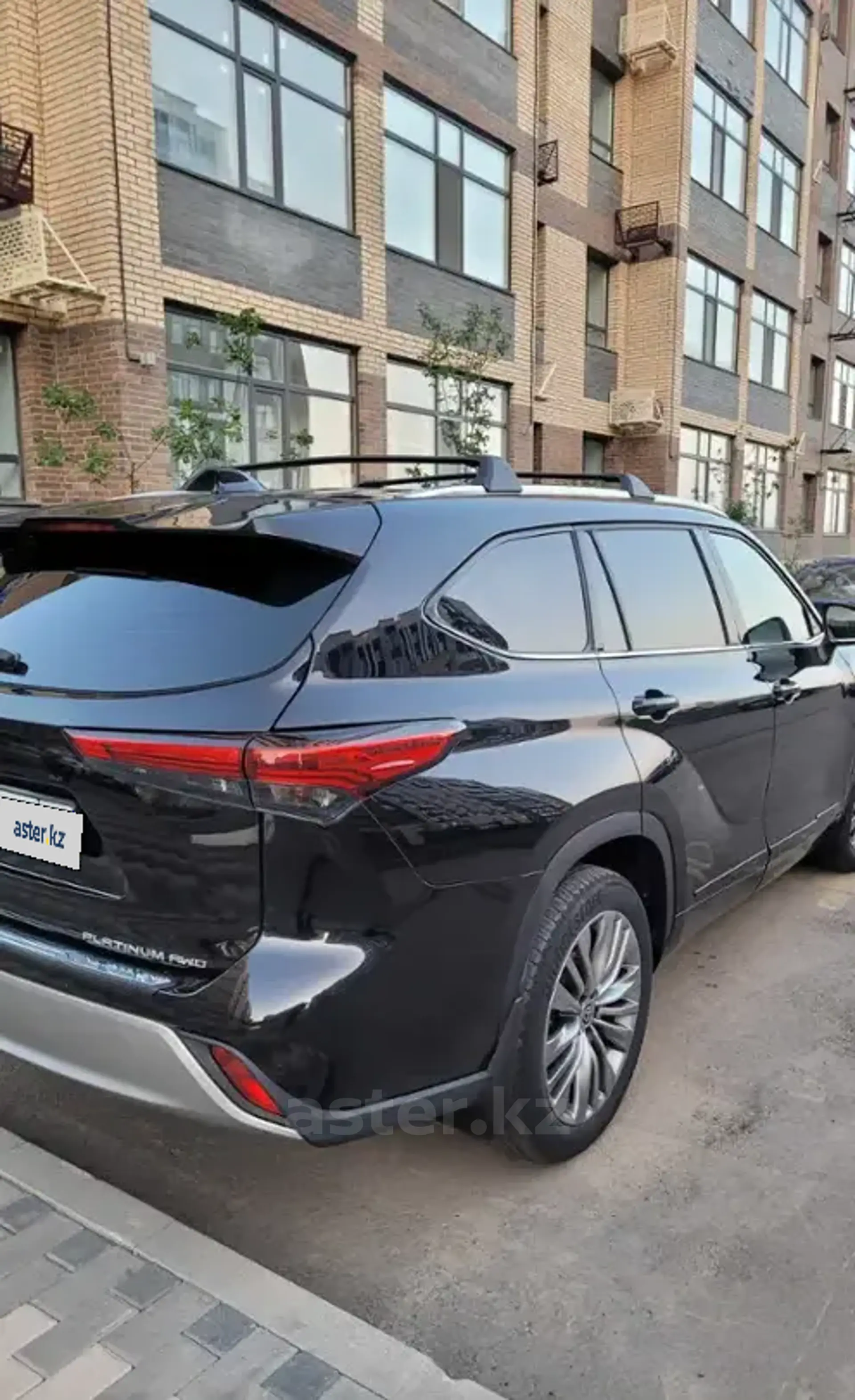 Toyota Highlander 2021 года за 27 300 000 тг. в Алматы фото 2