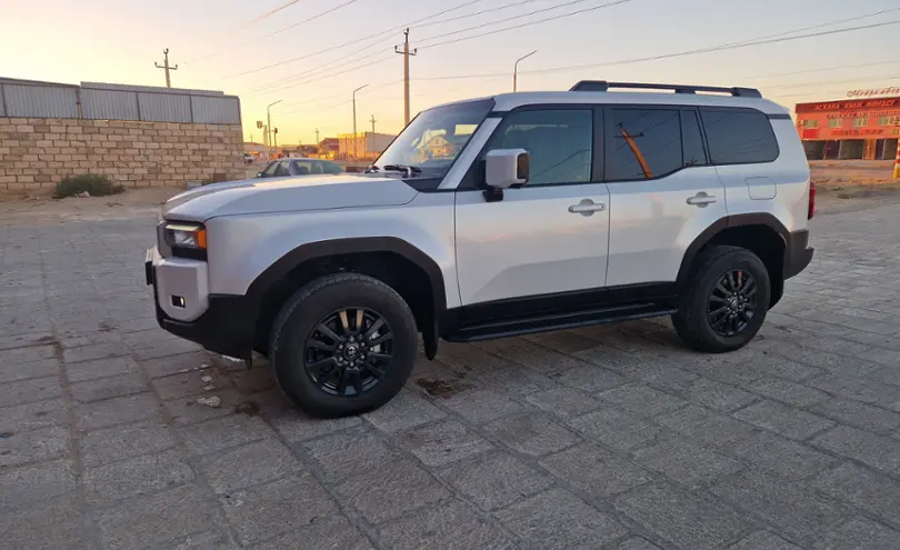Toyota Land Cruiser Prado 2024 года за 31 500 000 тг. в Актау