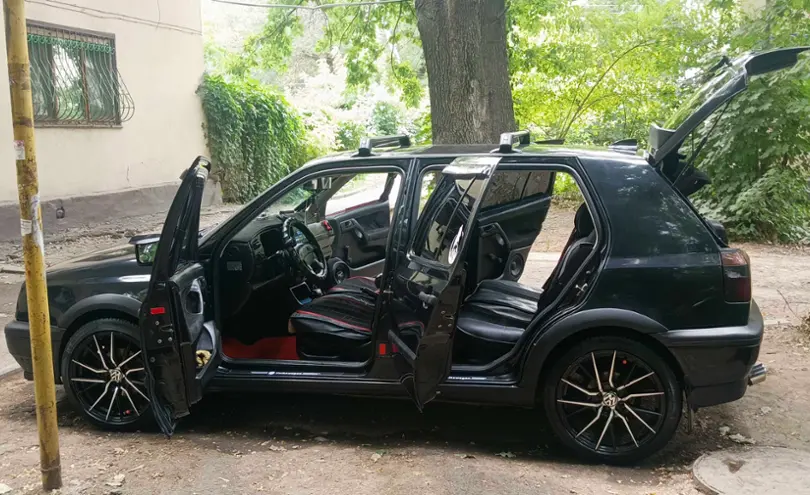 Volkswagen Golf 1995 года за 2 500 000 тг. в Алматы фото 3