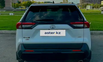 Toyota RAV4 2021 года за 16 000 000 тг. в Атырауская область фото 3