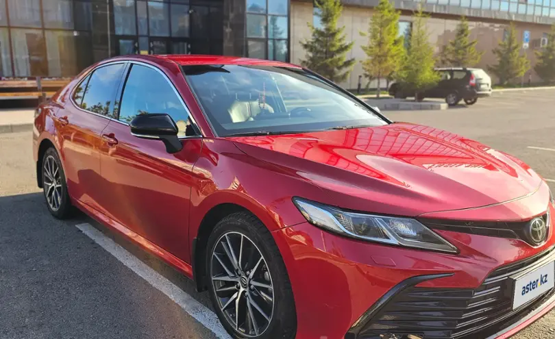 Toyota Camry 2021 года за 17 000 000 тг. в Астана