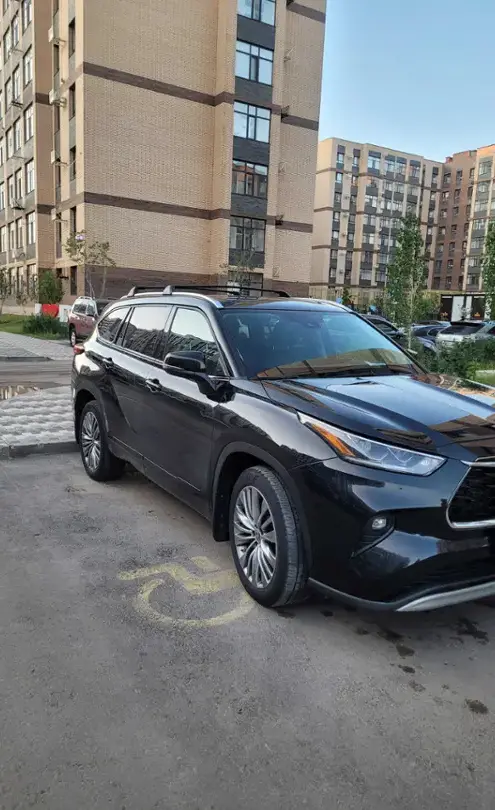 Toyota Highlander 2021 года за 27 300 000 тг. в Алматы фото 1