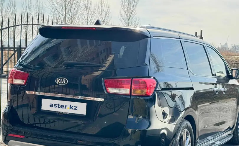 Kia Carnival 2017 года за 11 000 000 тг. в Астана фото 3