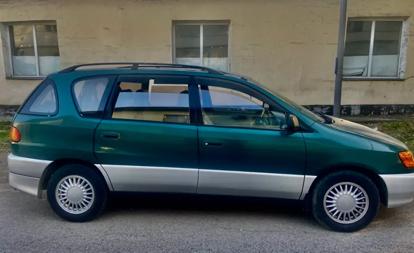 Toyota Ipsum 1996 года за 3 800 000 тг. в Алматы