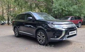 Mitsubishi Outlander 2020 года за 10 000 000 тг. в Алматы фото 3