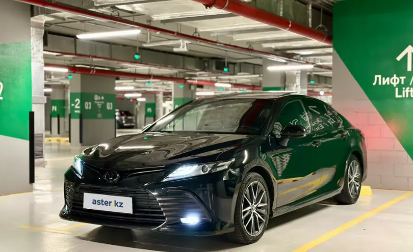 Toyota Camry 2023 года за 16 800 000 тг. в Астана