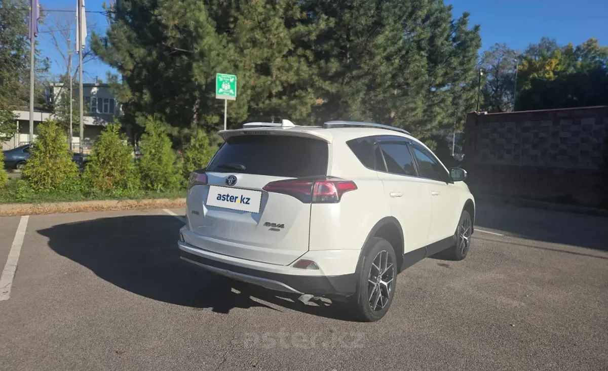 Toyota RAV4 2018 года за 15 000 000 тг. в Алматы