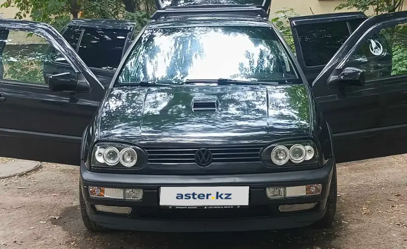 Volkswagen Golf 1995 года за 2 500 000 тг. в Алматы фото 1