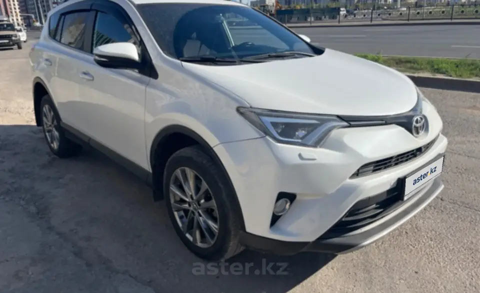 Toyota RAV4 2018 года за 13 000 000 тг. в Астана фото 3