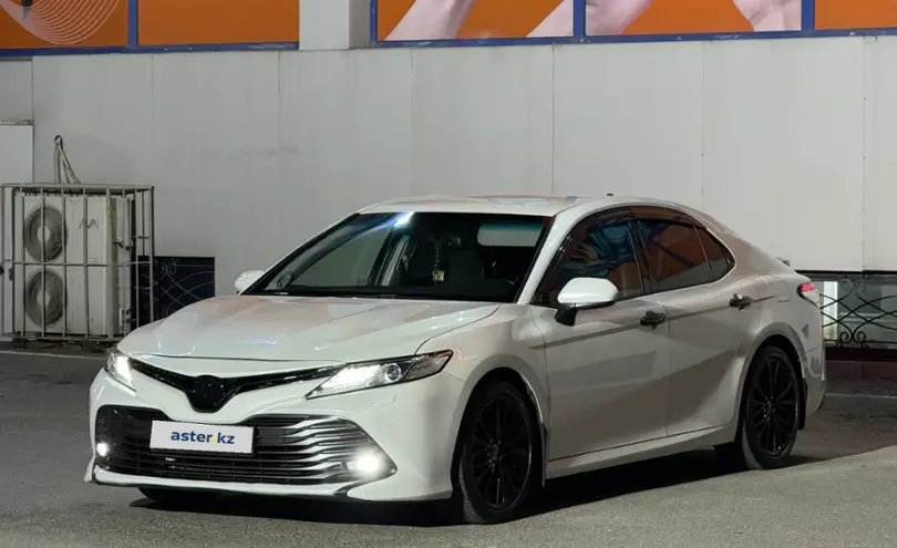 Toyota Camry 2018 года за 13 200 000 тг. в Шымкент
