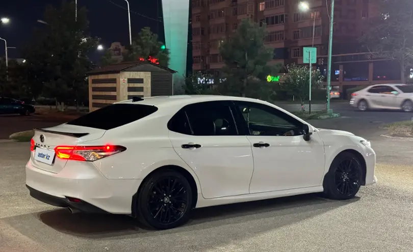 Toyota Camry 2018 года за 13 200 000 тг. в Шымкент