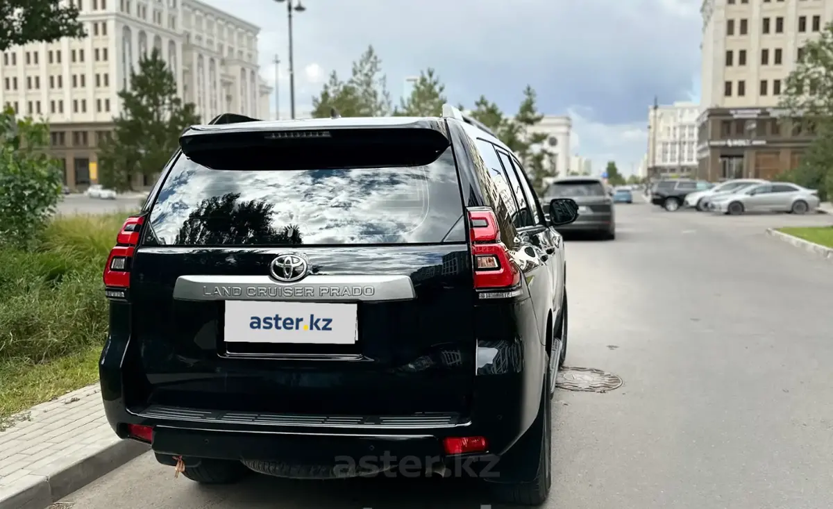 Toyota Land Cruiser Prado 2018 года за 23 500 000 тг. в Астана фото 3