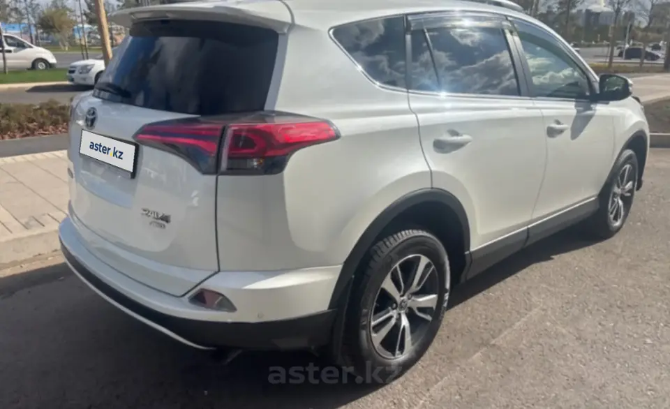 Toyota RAV4 2016 года за 12 000 000 тг. в Астана