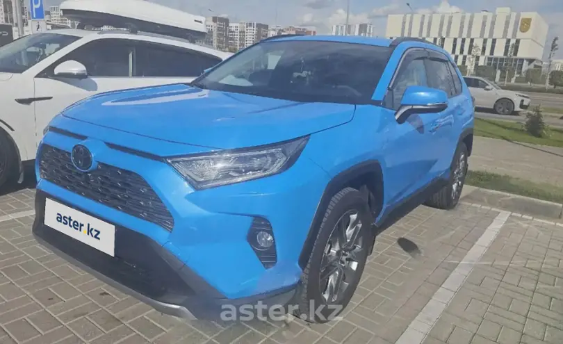 Toyota RAV4 2019 года за 16 500 000 тг. в Астана