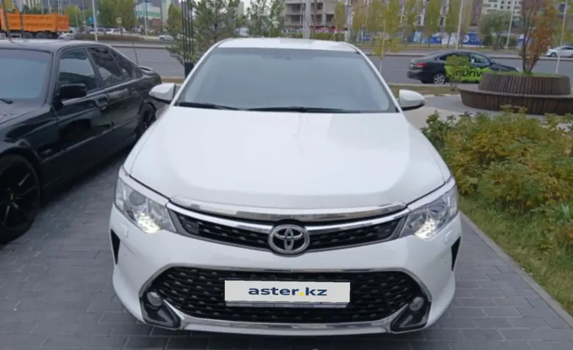 Toyota Camry 2015 года за 10 000 000 тг. в Астана фото 2