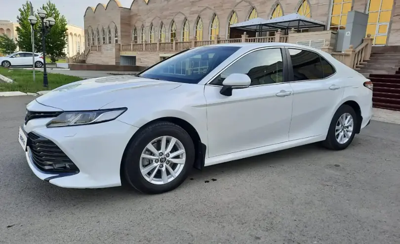 Toyota Camry 2020 года за 13 000 000 тг. в Уральск