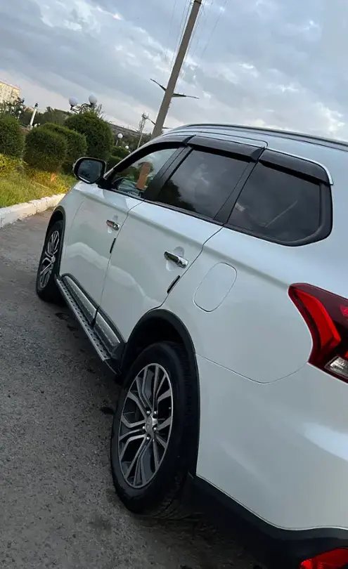 Mitsubishi Outlander 2015 года за 9 700 000 тг. в Павлодар фото 3