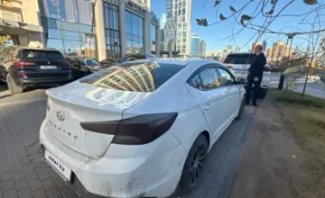 Hyundai Elantra 2019 года за 7 500 000 тг. в Астана