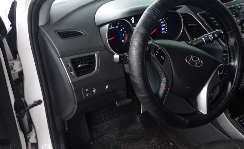 Hyundai Elantra 2015 года за 6 999 999 тг. в Алматы фото 3