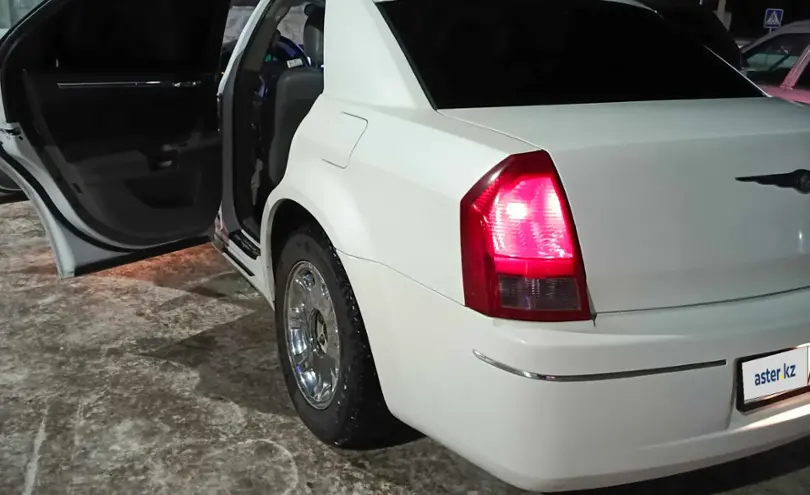Chrysler 300C 2005 года за 5 500 000 тг. в Восточно-Казахстанская область фото 3