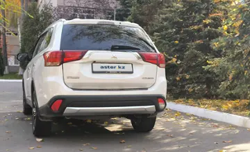 Mitsubishi Outlander 2015 года за 9 300 000 тг. в Алматы