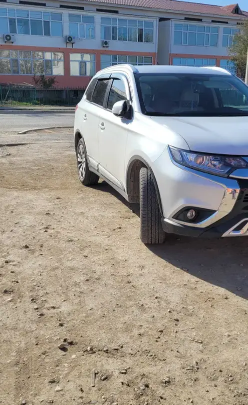 Mitsubishi Outlander 2021 года за 12 500 000 тг. в Актау фото 2