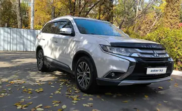 Mitsubishi Outlander 2015 года за 9 300 000 тг. в Алматы фото 3