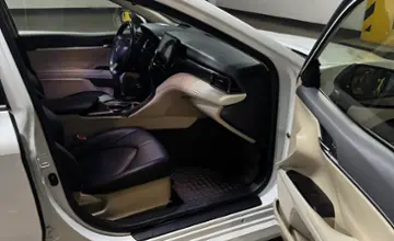 Toyota Camry 2022 года за 14 000 000 тг. в Актюбинская область