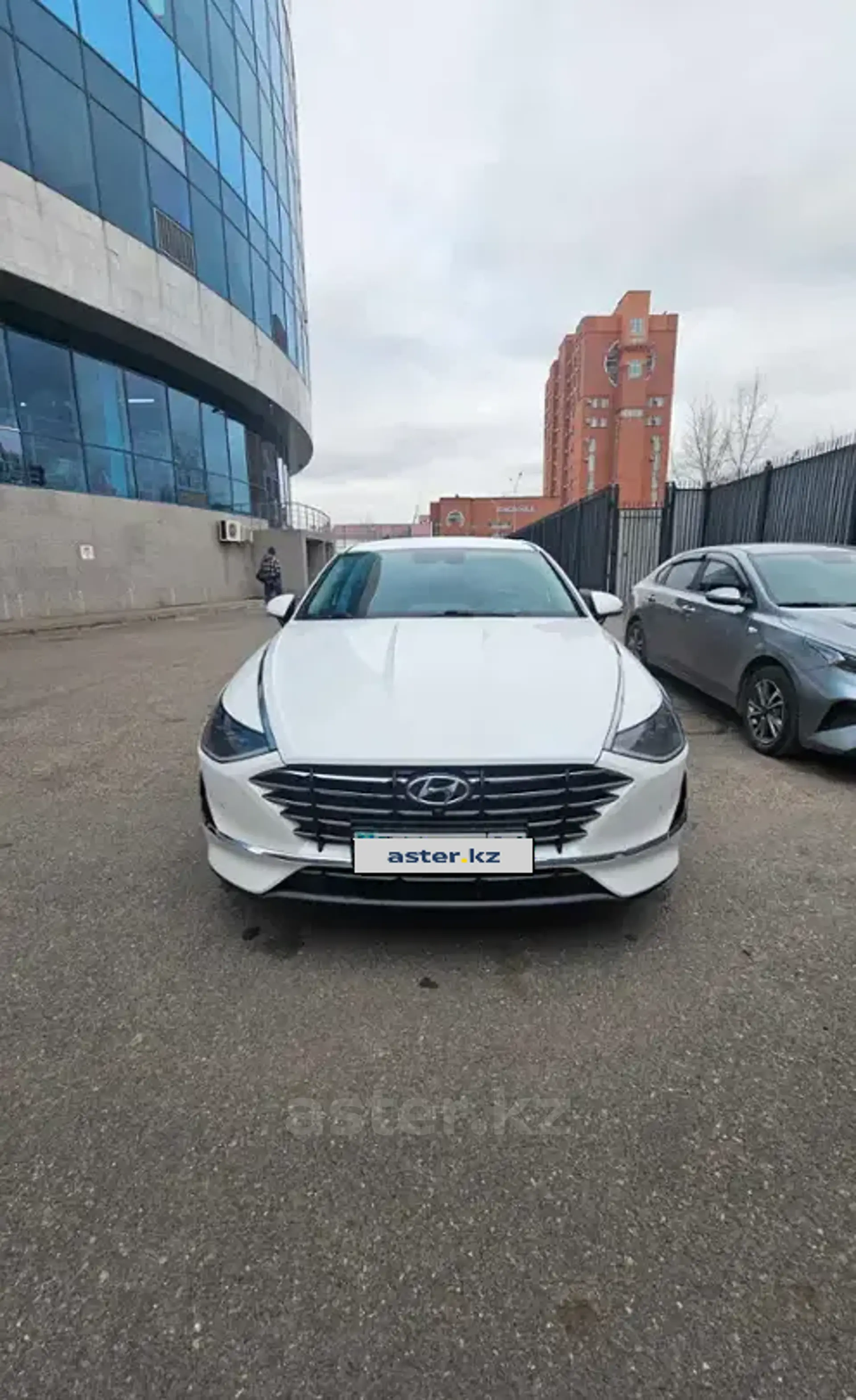 Hyundai Sonata 2020 года за 12 500 000 тг. в Астана фото 2