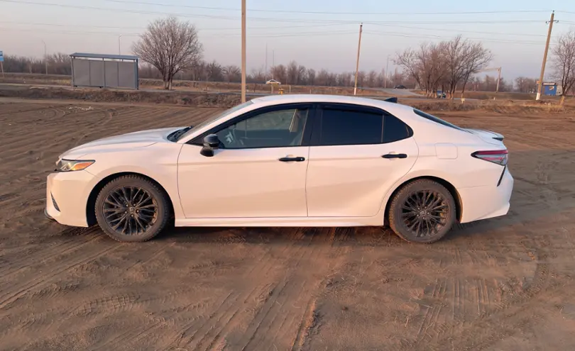 Toyota Camry 2019 года за 12 650 000 тг. в Актобе фото 4