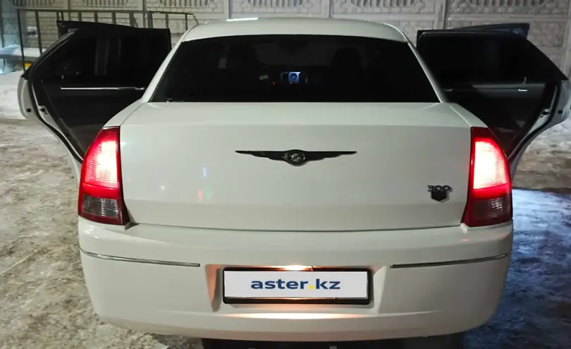 Chrysler 300C 2005 года за 5 500 000 тг. в Восточно-Казахстанская область фото 2