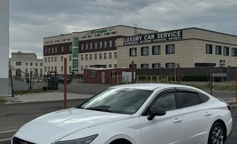 Hyundai Sonata 2023 года за 11 800 000 тг. в Астана