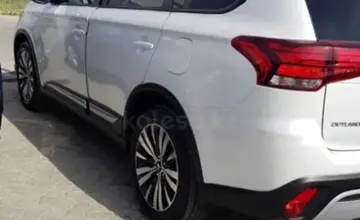 Mitsubishi Outlander 2021 года за 12 500 000 тг. в Актау фото 4