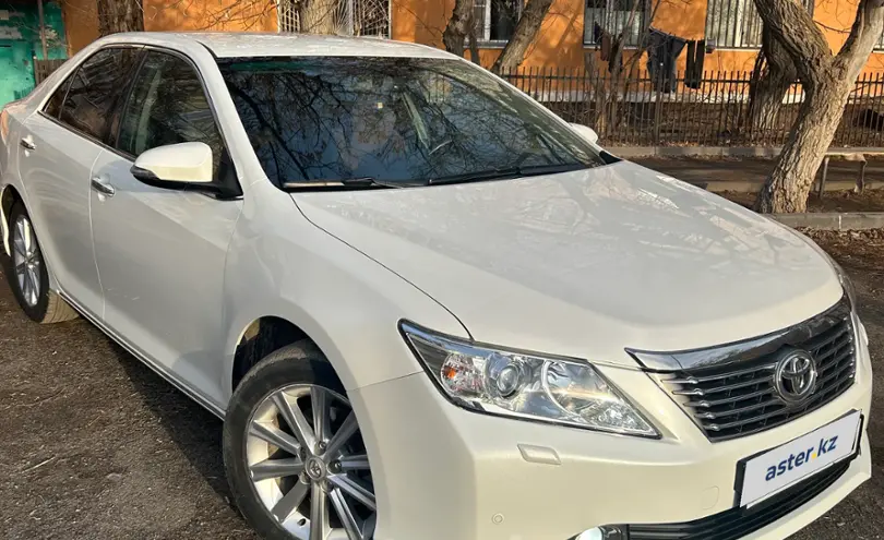 Toyota Camry 2014 года за 10 500 000 тг. в Актобе фото 2