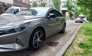 Hyundai Elantra 2021 года за 10 000 000 тг. в Астана фото 2