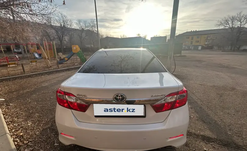 Toyota Camry 2014 года за 10 500 000 тг. в Актобе фото 4