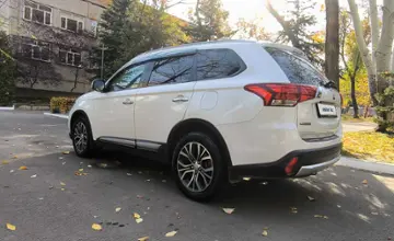 Mitsubishi Outlander 2015 года за 9 300 000 тг. в Алматы фото 4
