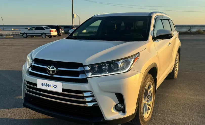 Toyota Highlander 2014 года за 11 800 000 тг. в Актау